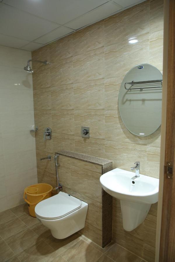 Kalpana Nest Hotel Tudiyalur ภายนอก รูปภาพ